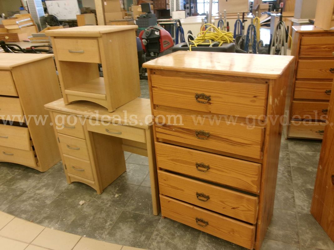 Dresser/Nightstand/Desk
