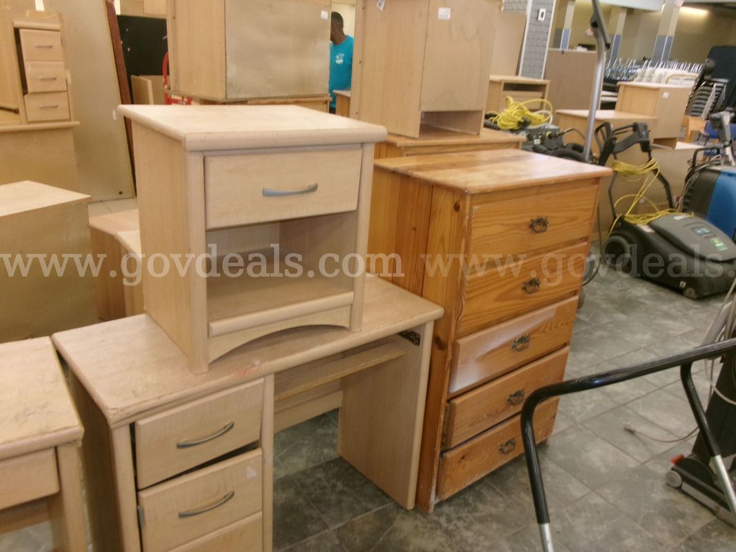Dresser/Nightstand/Desk