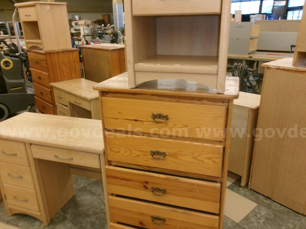 Dresser/Nightstand/Desk