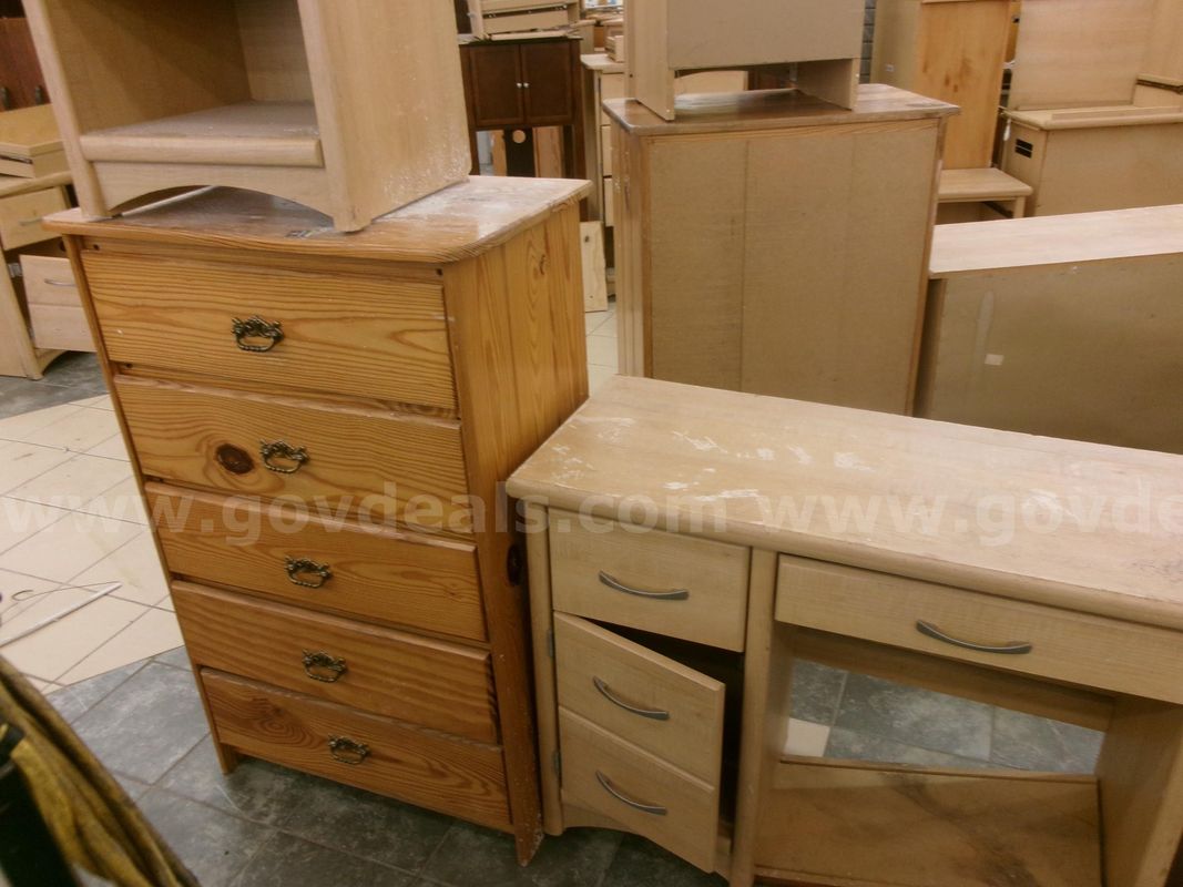 Dresser/Nightstand/Desk