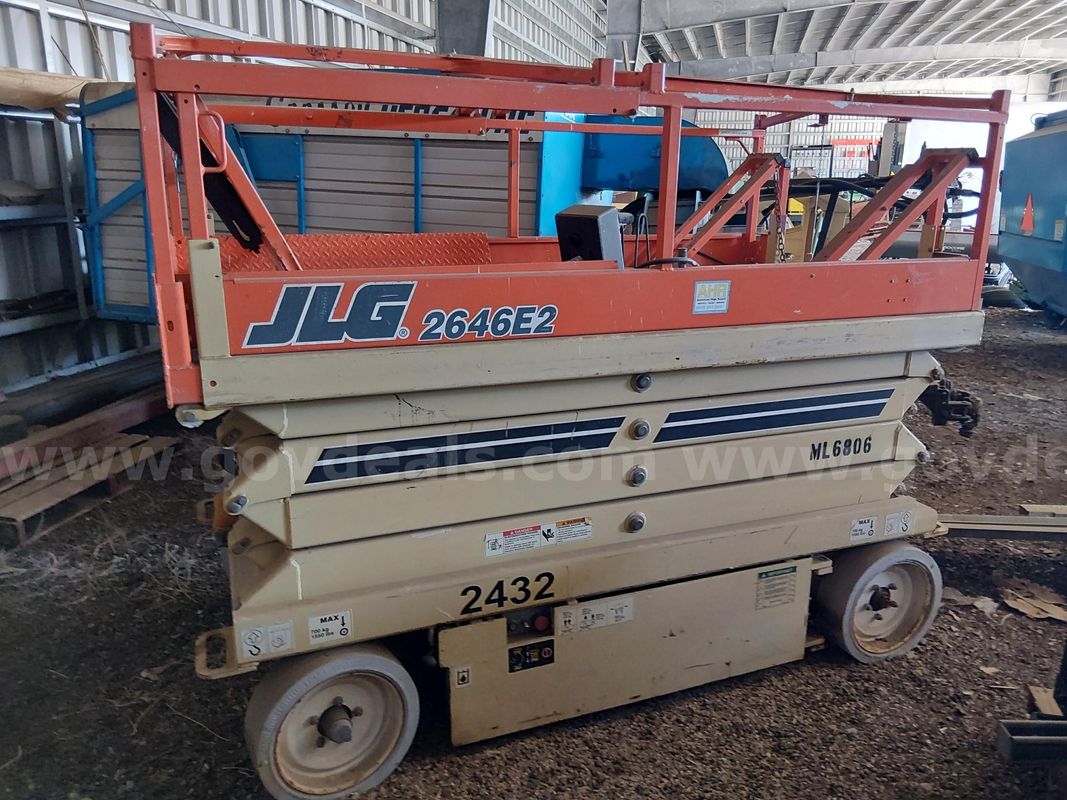JLG Industries scissor lift