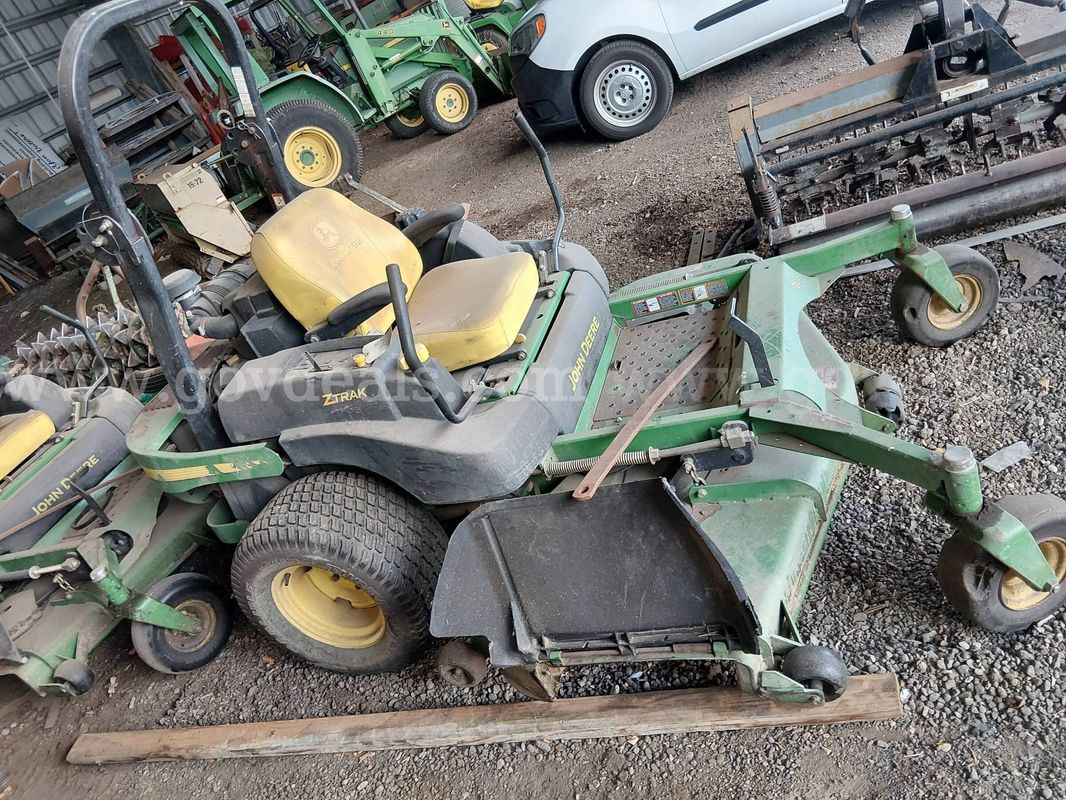 John Deere 797 29HP 72"