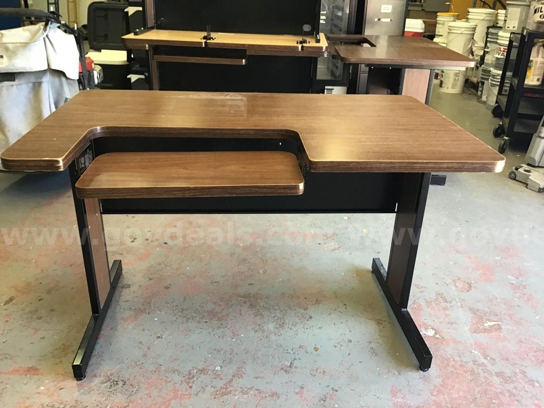 15 Computer desks with keyboard tray cutouts