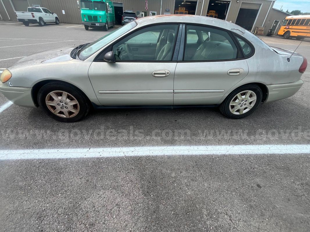 2005 Ford Taurus
