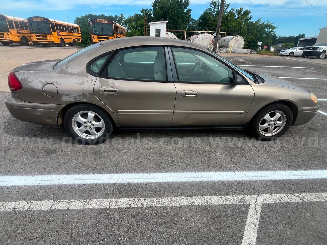 2005 Ford Taurus