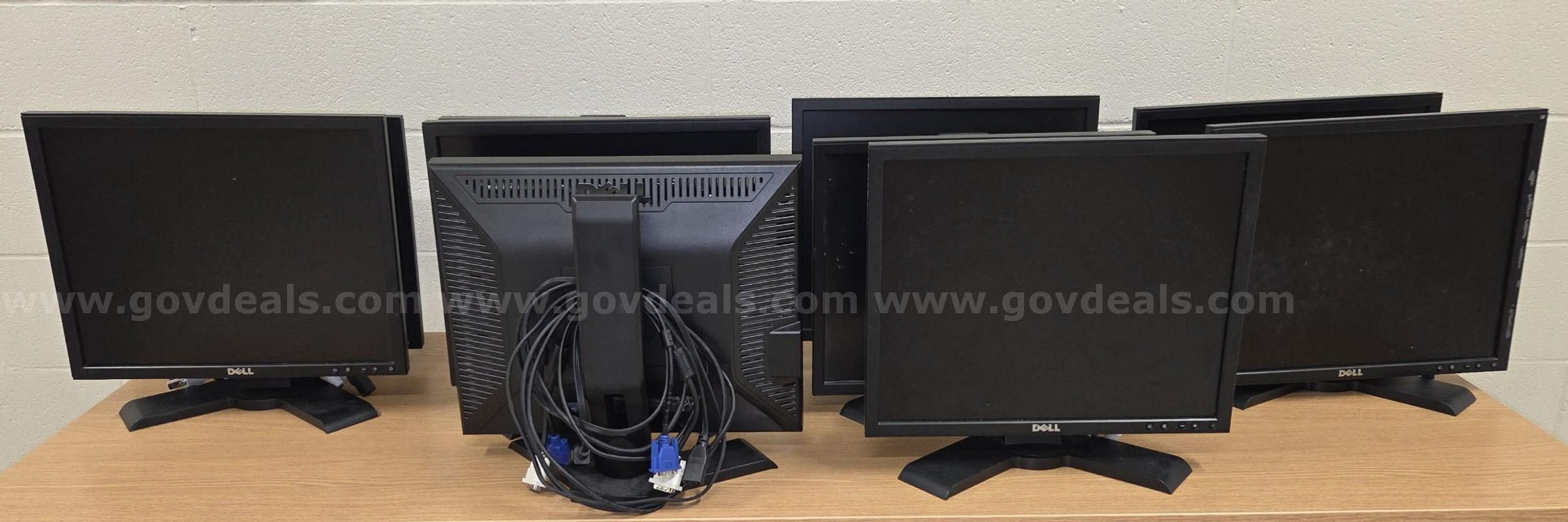 Lot of 10 Dell Monitors