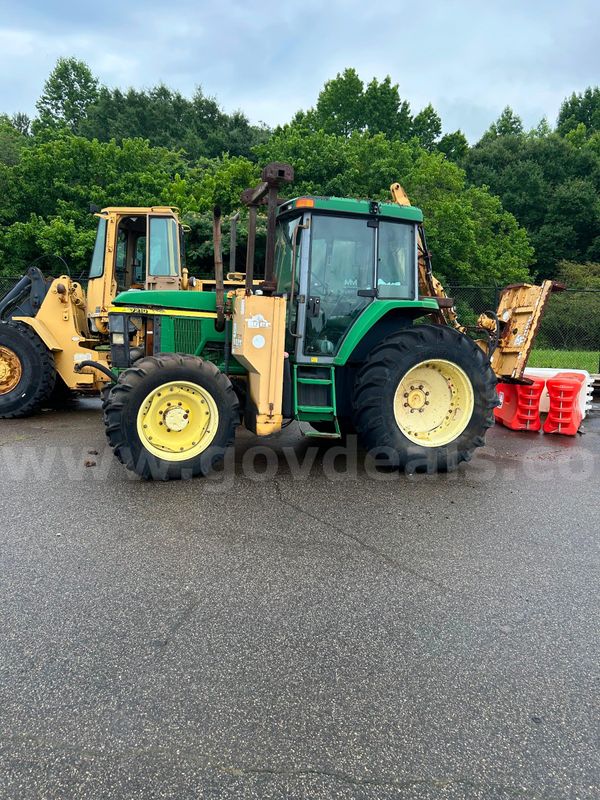 2002 John Deere 7210 Tractor