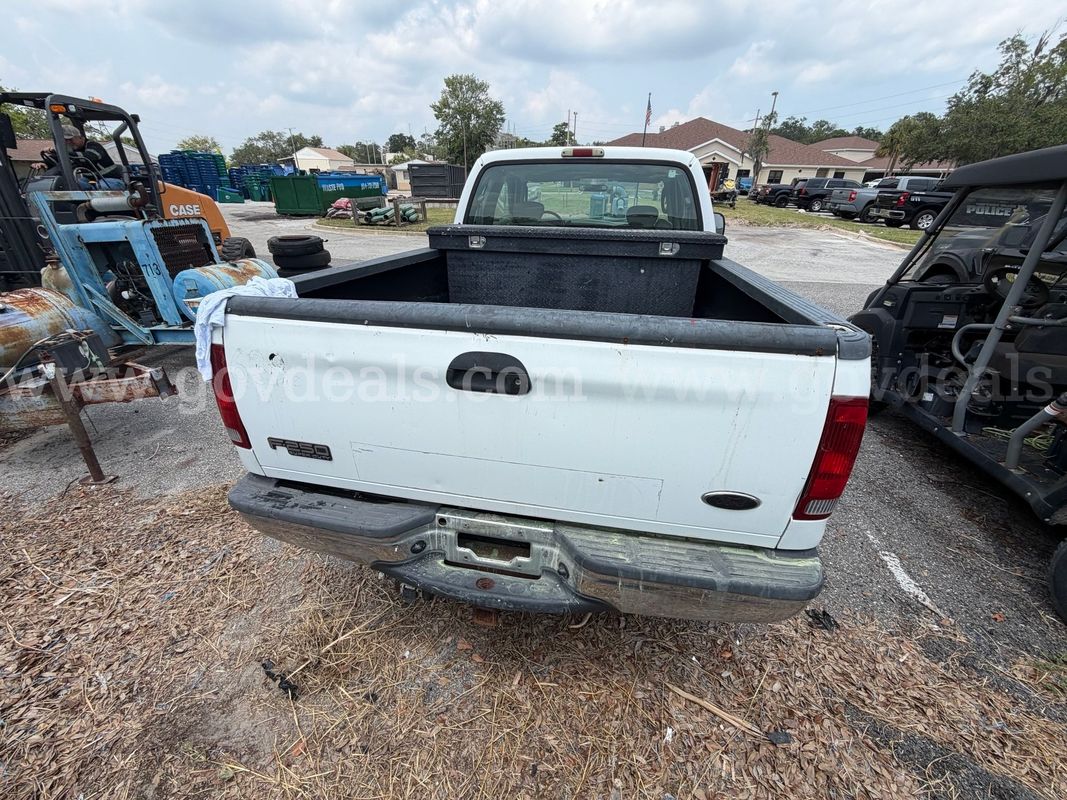 2004 Ford F-250 SD XL SuperCab 2WD