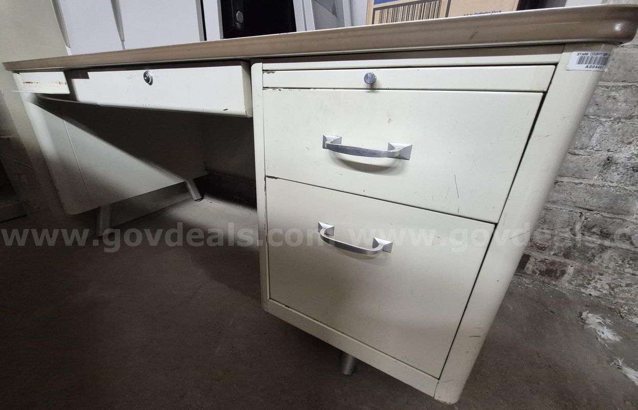 6 ft Metal Desk with Two drawers