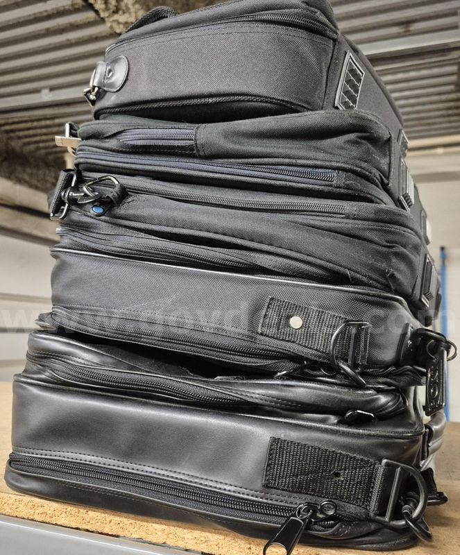 Assorted Medium and Large Laptop Bags, lot of 5