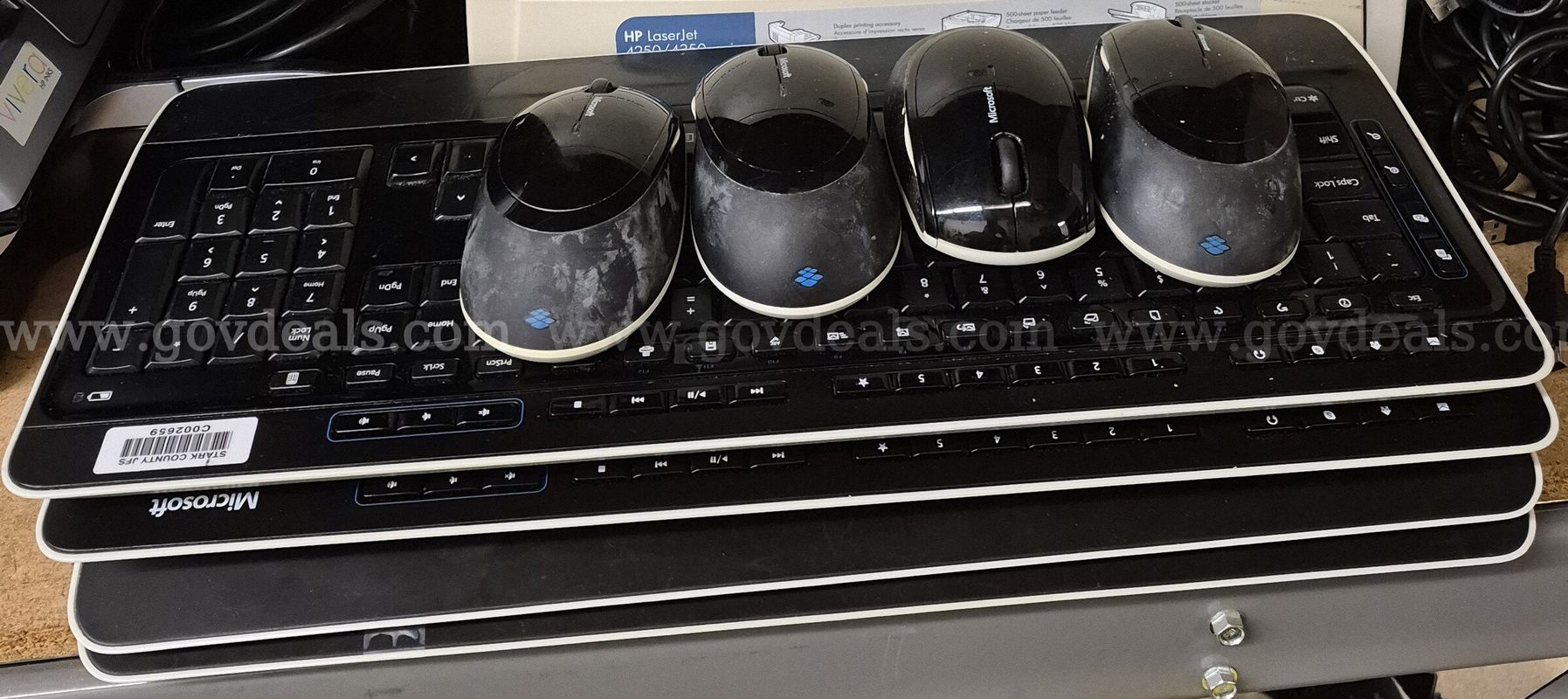 Microsoft Wireless Keyboard and Mouse Combo Lot of 4