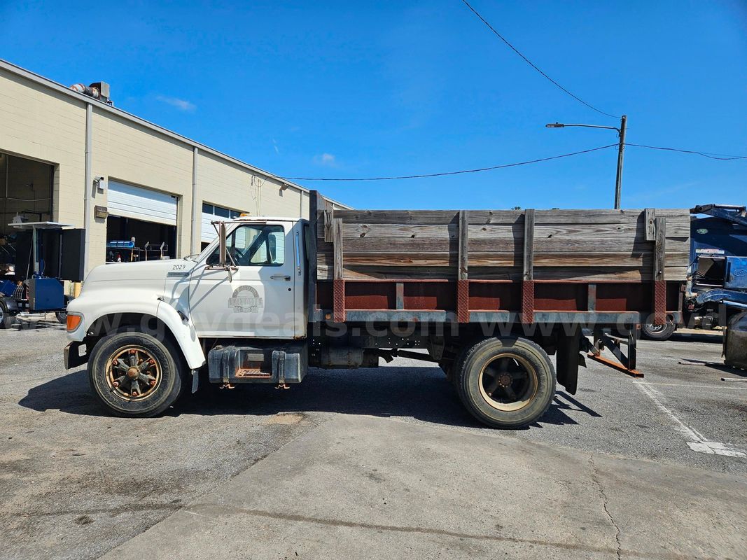 1995 Ford F800