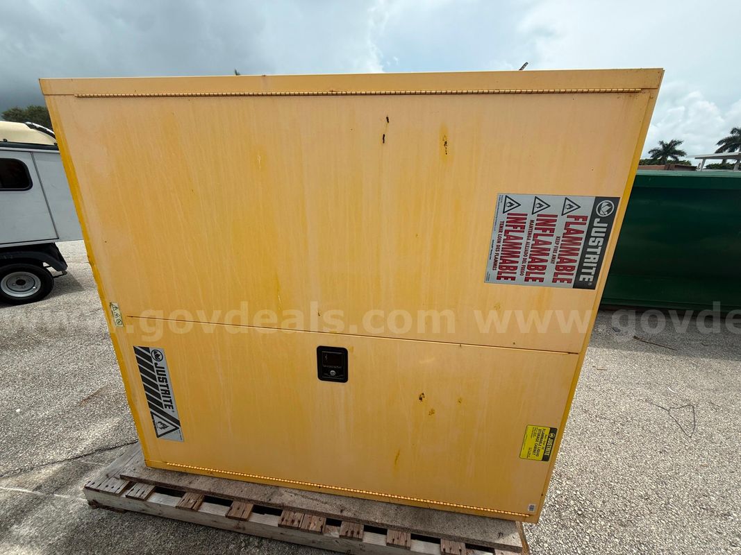 Justrite Outdoor Flammable Liquid Storage Cabinet / Safety Locker