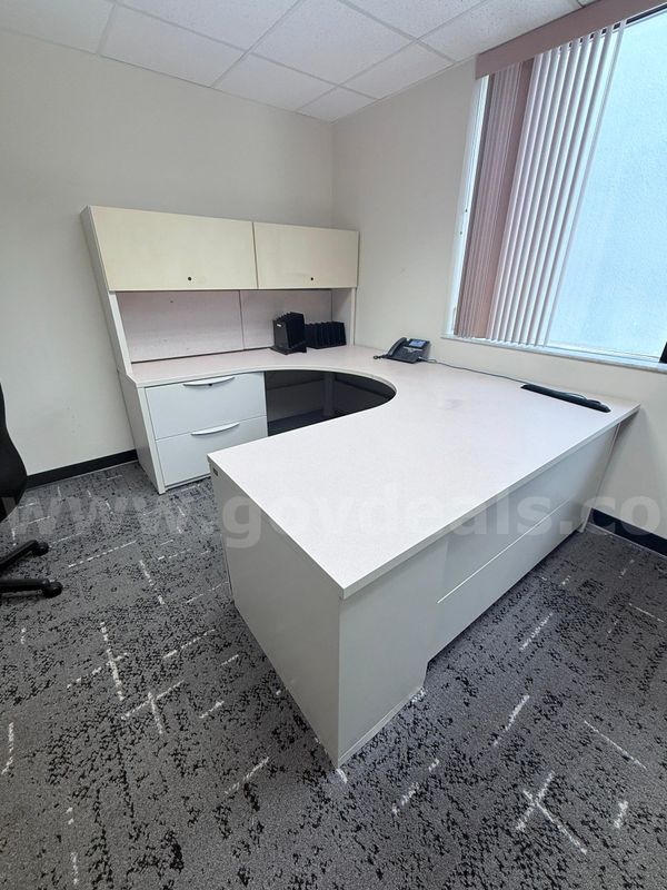 U-Shaped Executive Workstation Desk with Overhead Storage and Pedestals