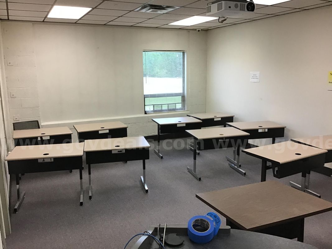 13 +/- single student desks