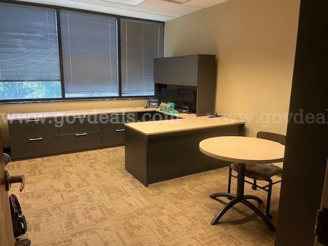 1 Large "U" Shape Office Suit (Chair not included)