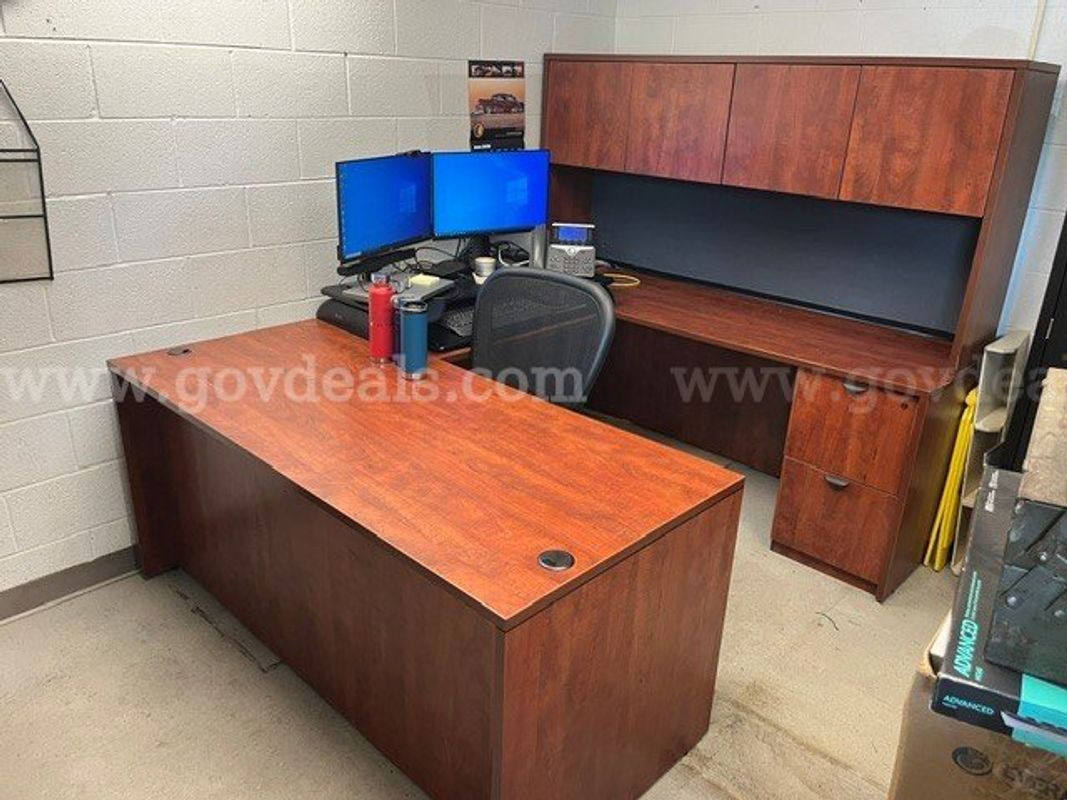 1 "U" shape desk