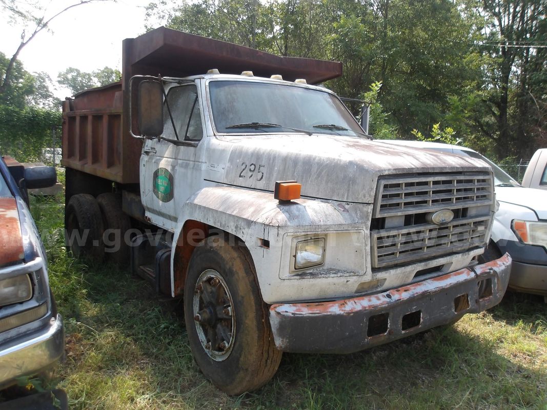 2006 Ford Dump Truck