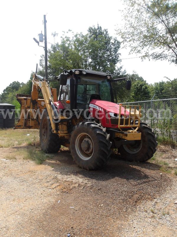 2015 Massey Ferguson MF5612 Tractor with Side Arm Cutter