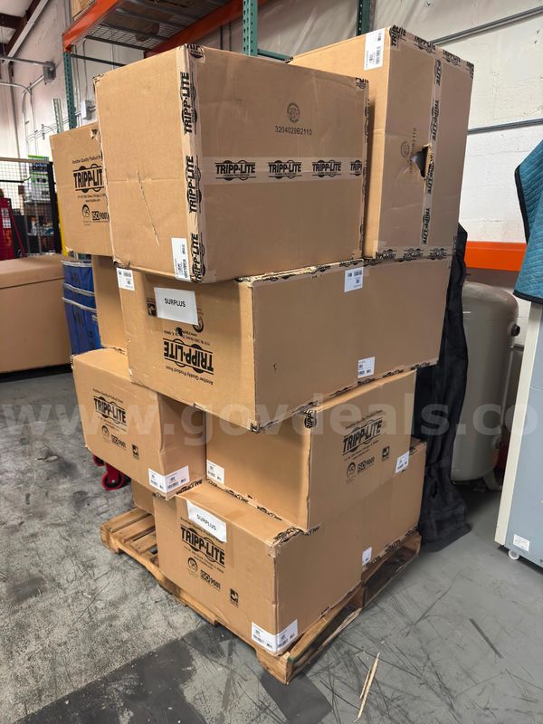 (13) Tripp Lite CS16USBW