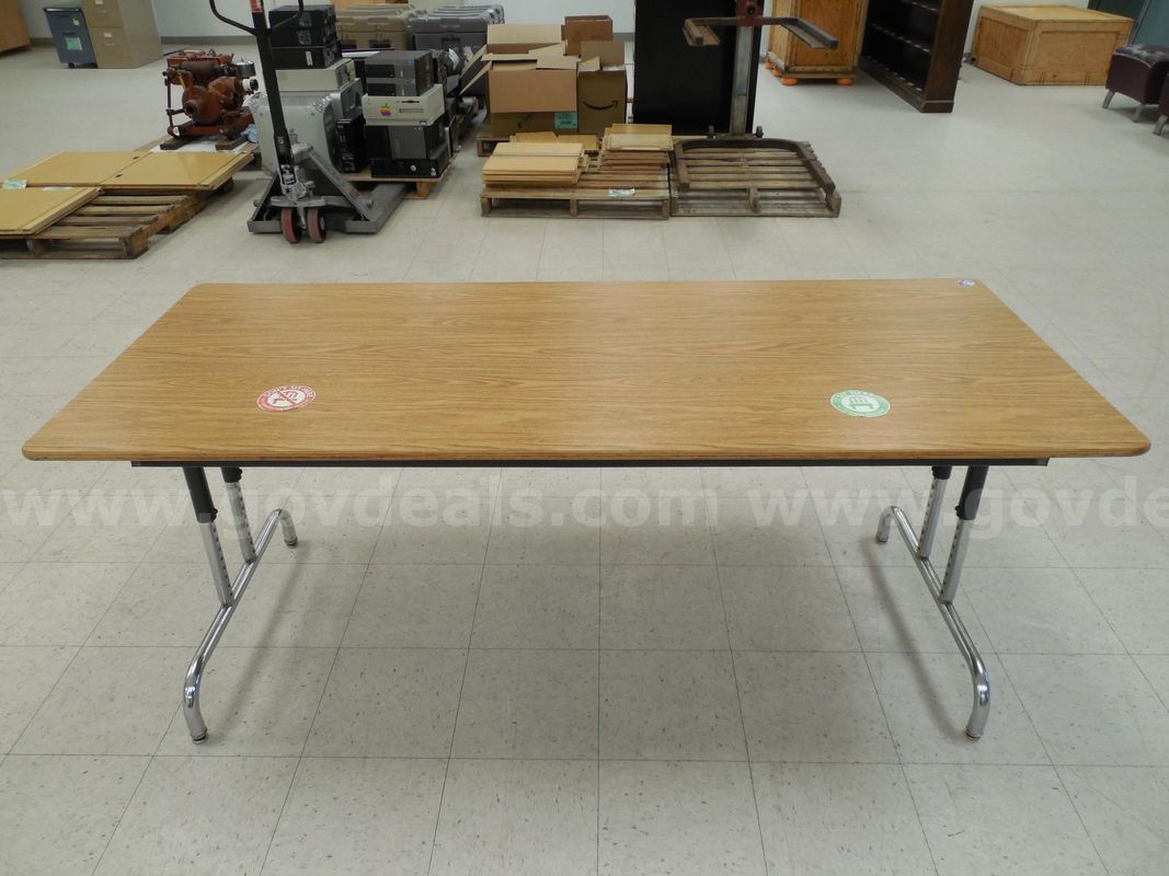 Height adjustable table