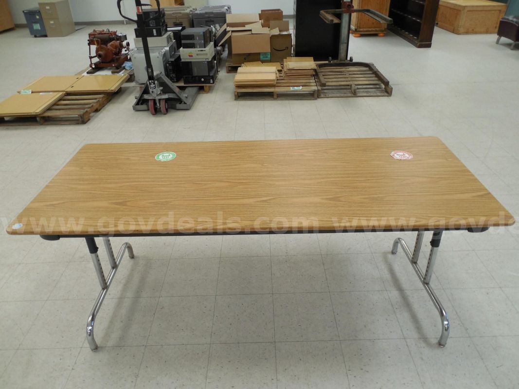 Height adjustable desk