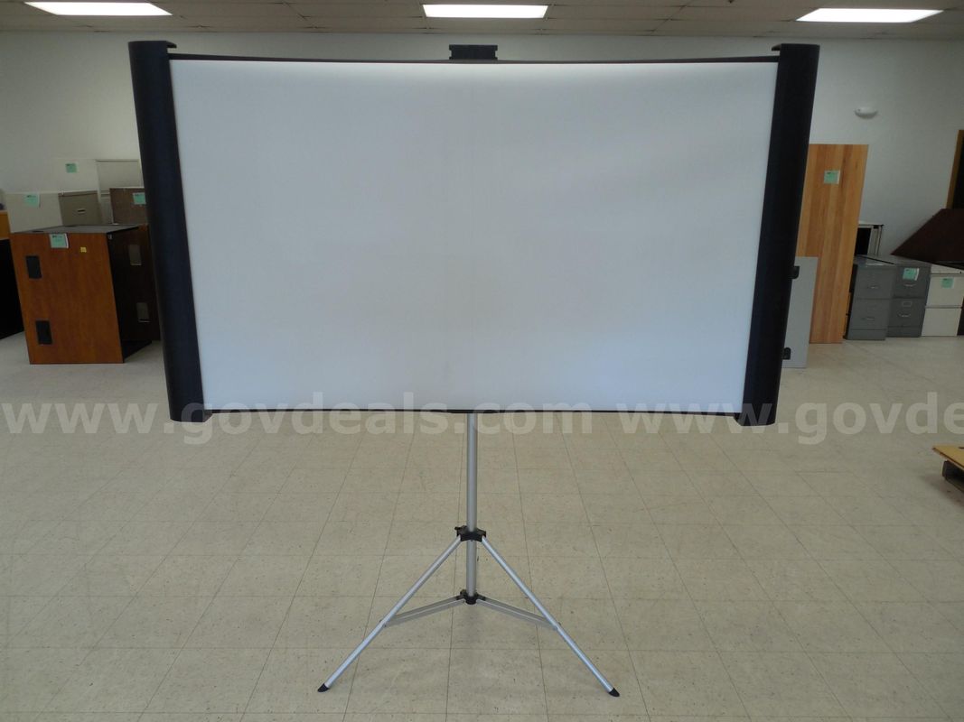 Free standing two piece portable projector screen