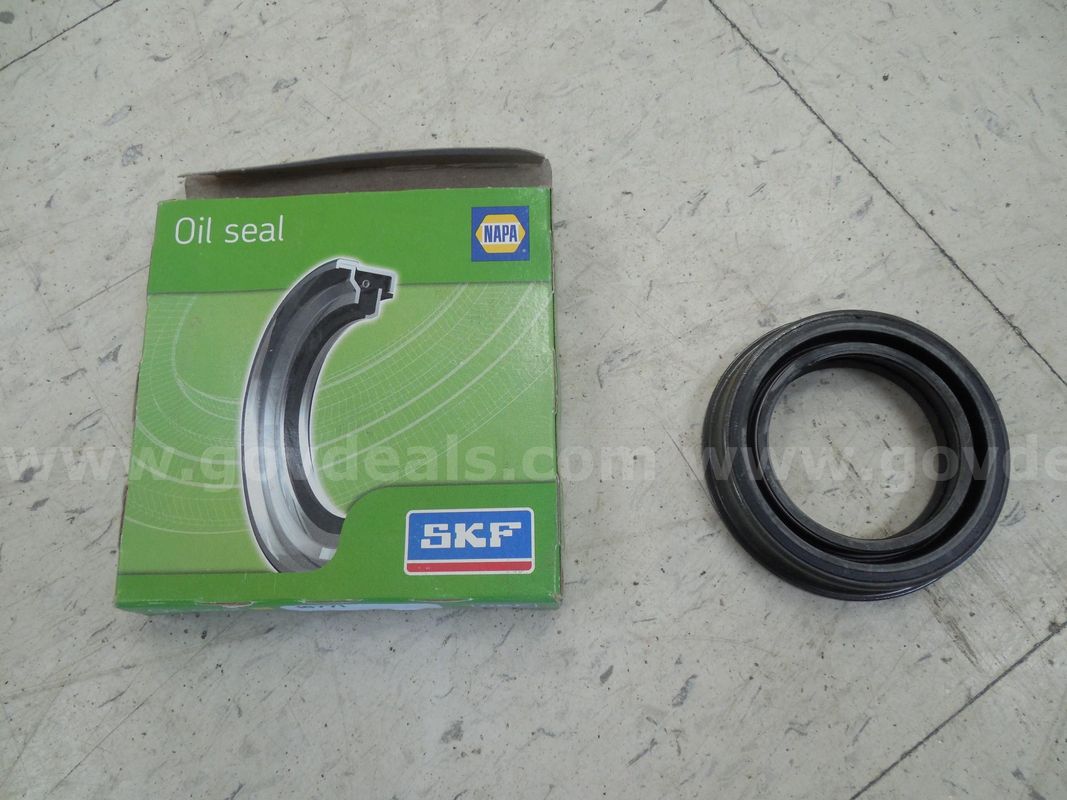 Transfer case rear output shaft seal