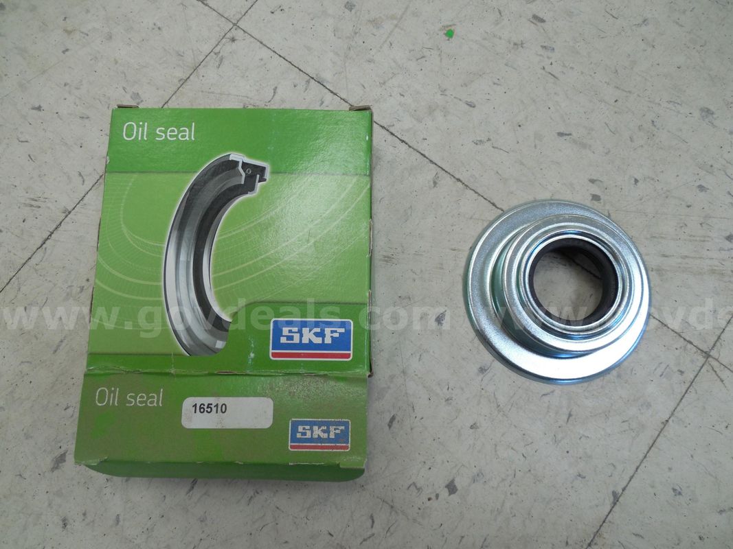 Front center axel shaft oil seal