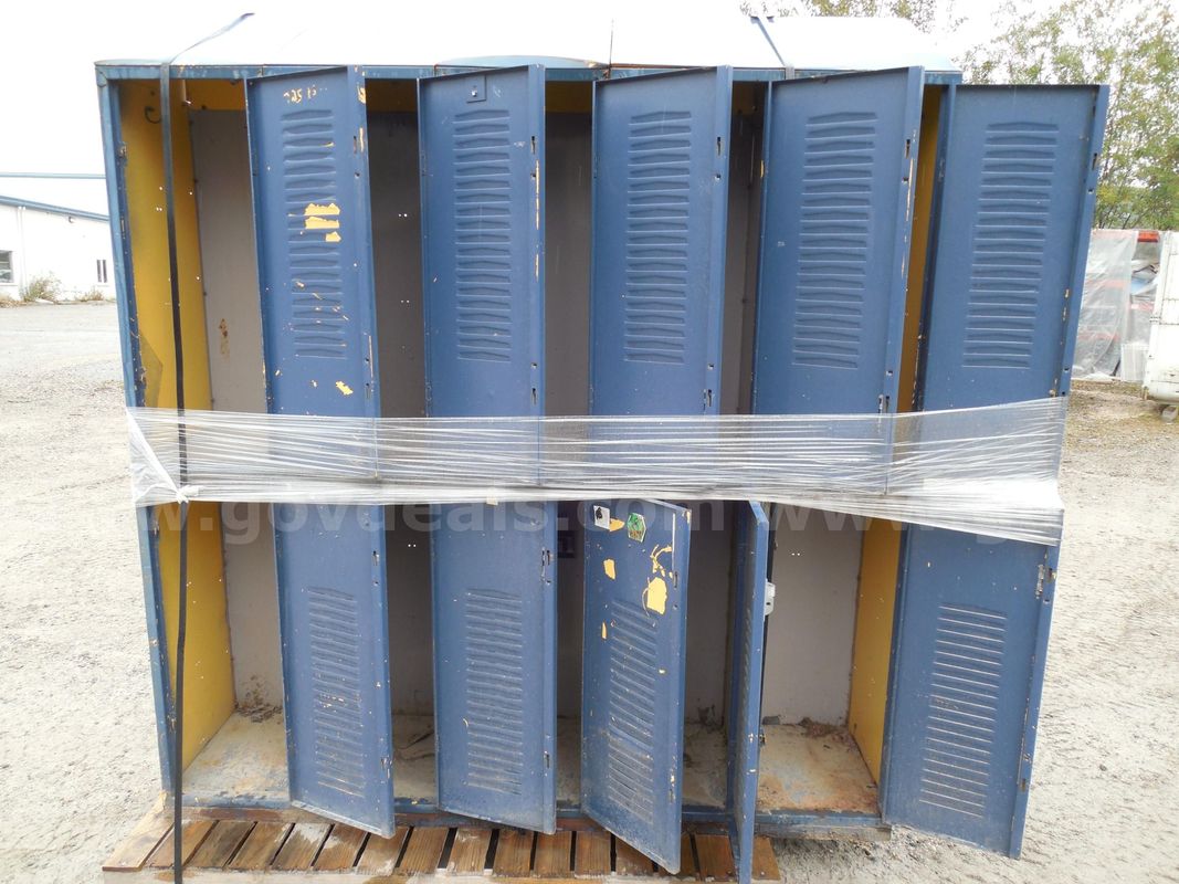 Dual tiered five wide locker assembly