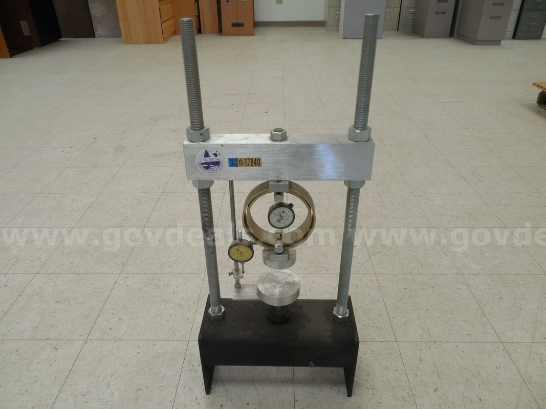 Unidentified unconfined compression test set up