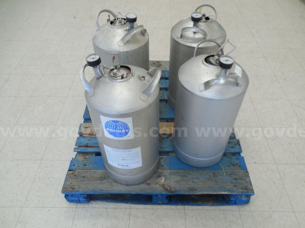 Set of four pressure tanks
