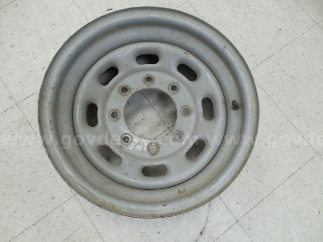One unidentified tire rim