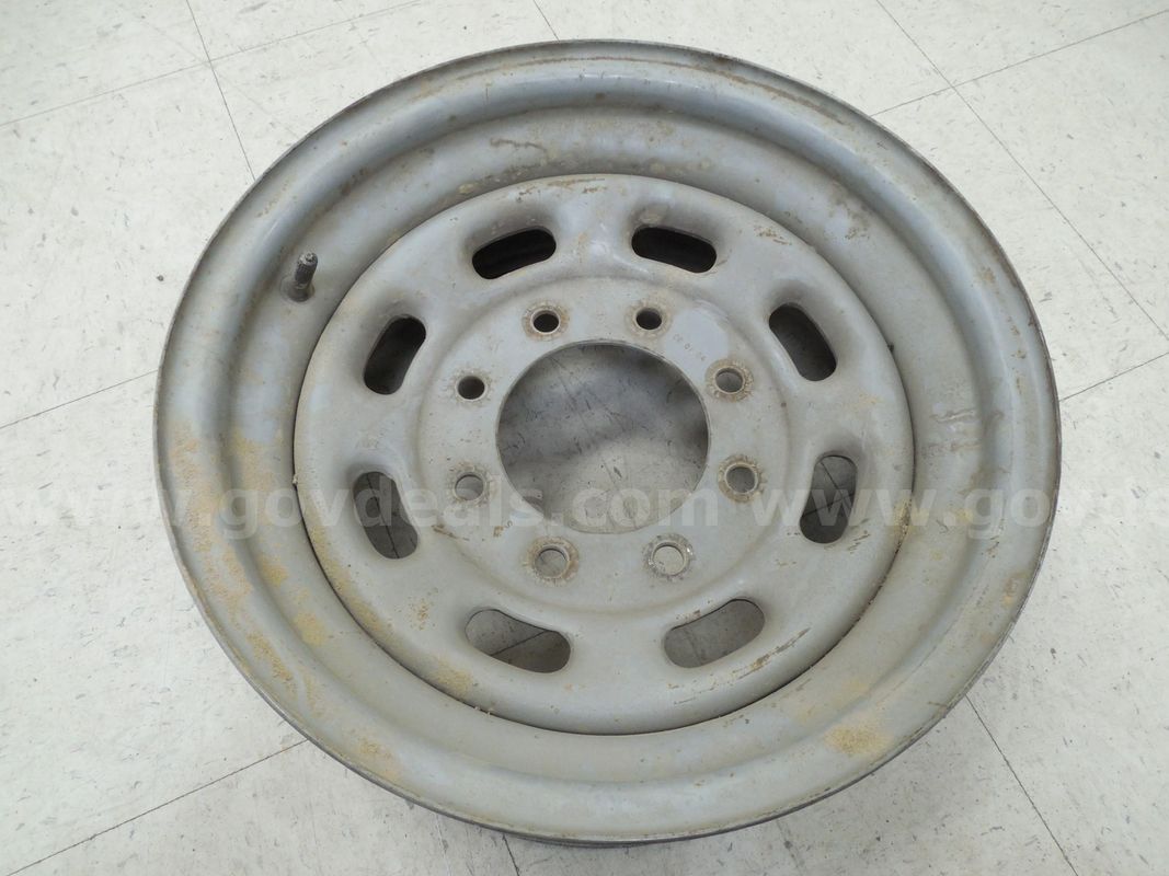 Unidentified tire rim