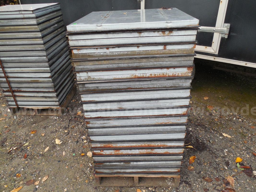 Steel floor tiles - Qty 34