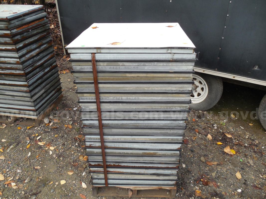Steel floor tiles - Qty 35