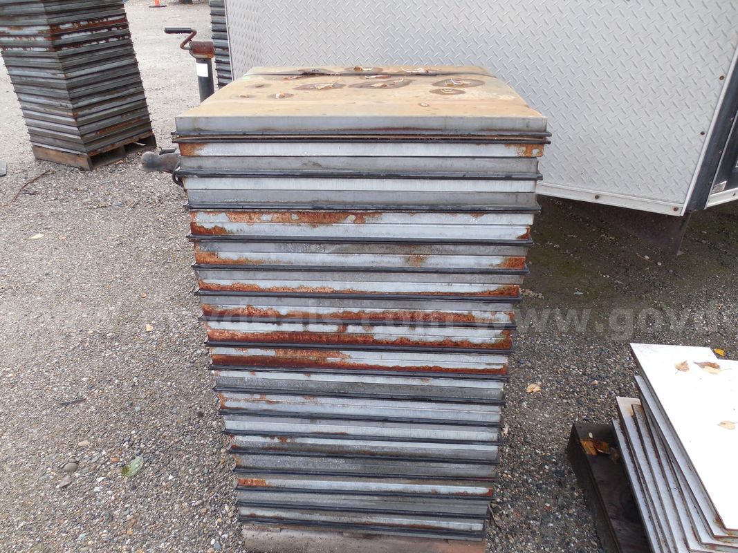 Steel floor tiles - Qty 33 - B