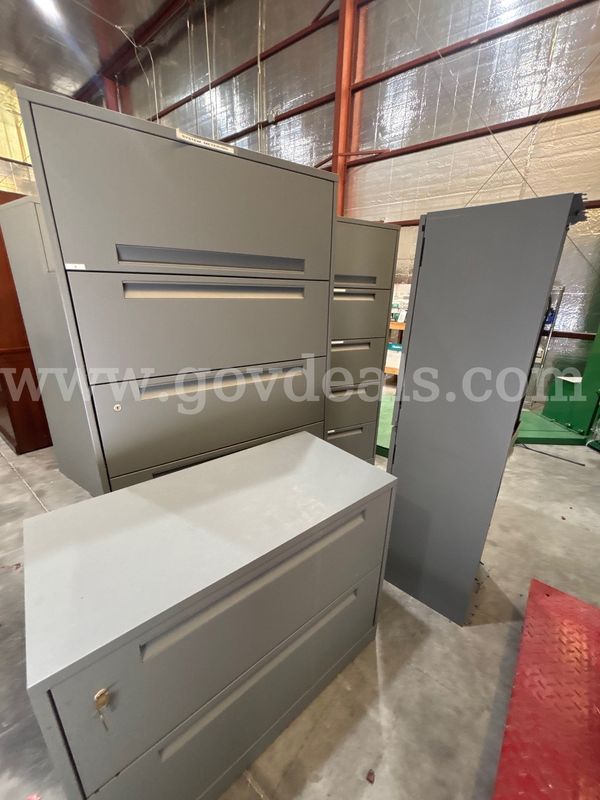 LOT OF 4 STEELCASE OFFICE STORAGE UNITS – LATERAL FILES & OVERHEAD STORAGE CABINET