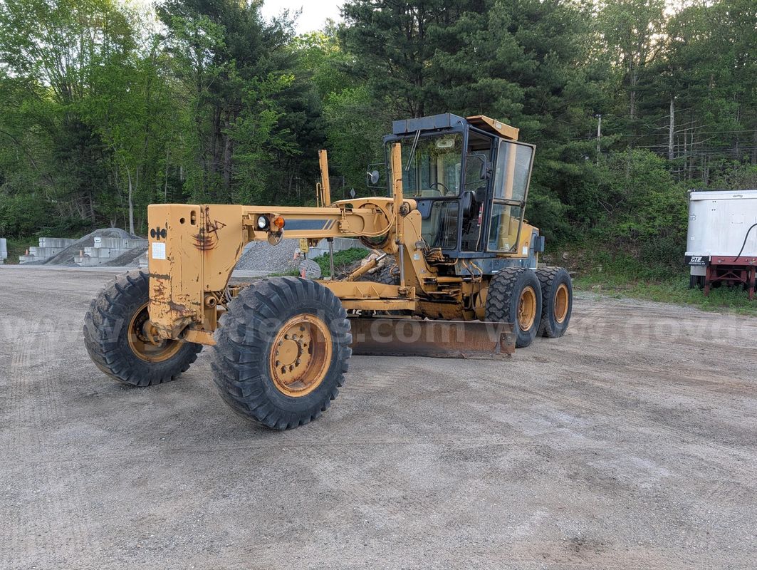 1988 Komatsu GD525 Road Grader