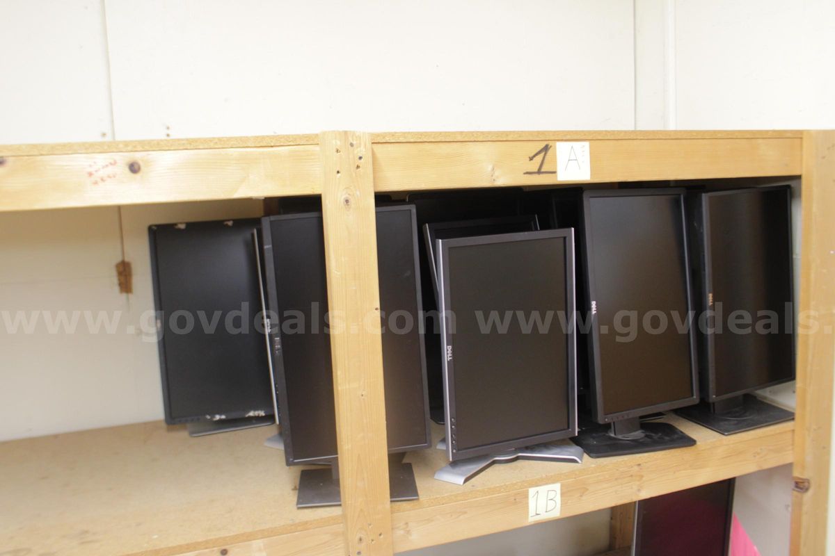 Quantity 18 Dell Monitors models vary