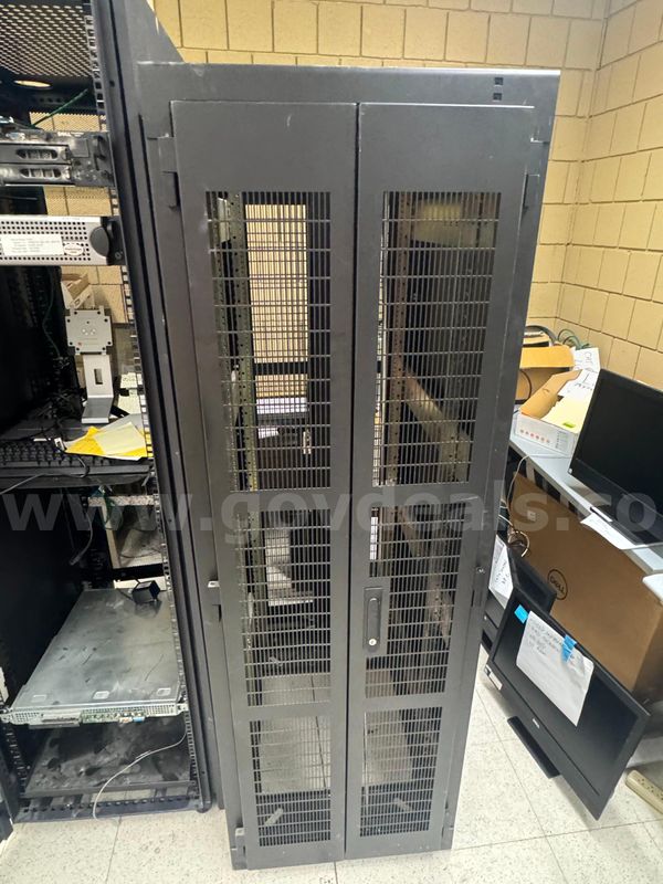 (1) Heavy-Duty Server Rack Cabinet – 40U/48U – Enclosed Network Equipment Rack