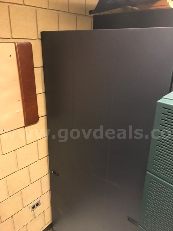 (1) Heavy-Duty Server Rack Cabinet – 40U/48U – Enclosed Network Equipment Rack
