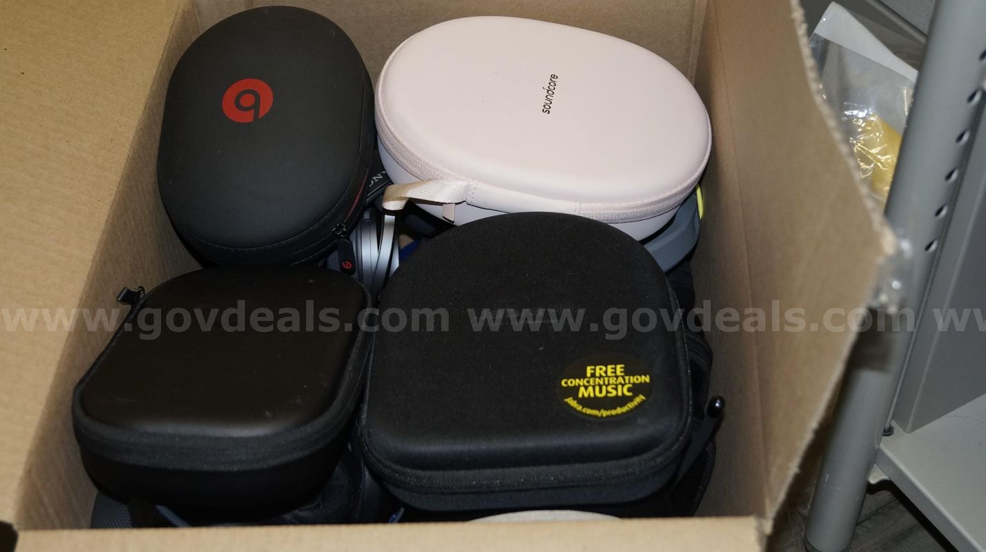 Lot of 20 headphones