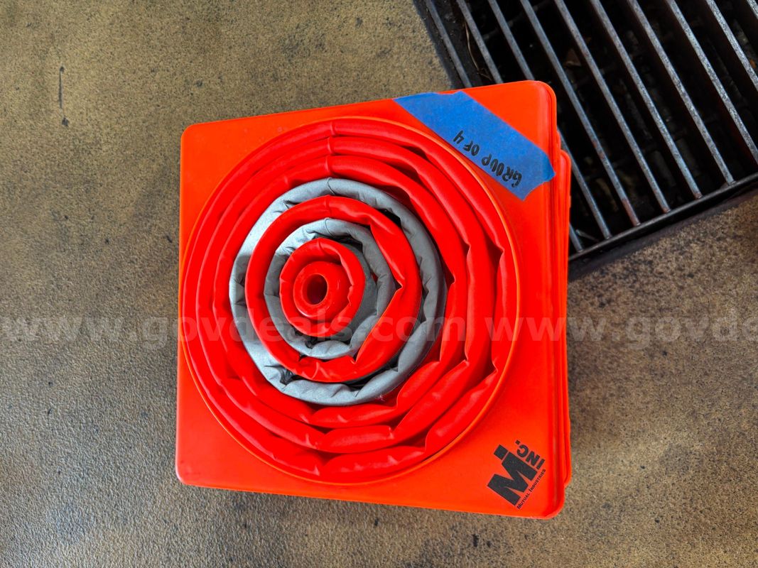 X4 FOLDING TRAFFIC CONES #3