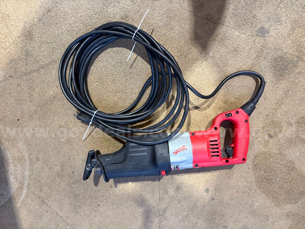 Plug in Sawzall Milwaukee