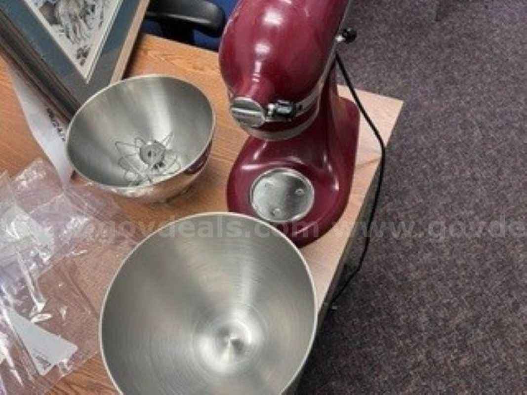 Kitchen Aid 5 Speed Mixer, swivel head, two bowl attachments